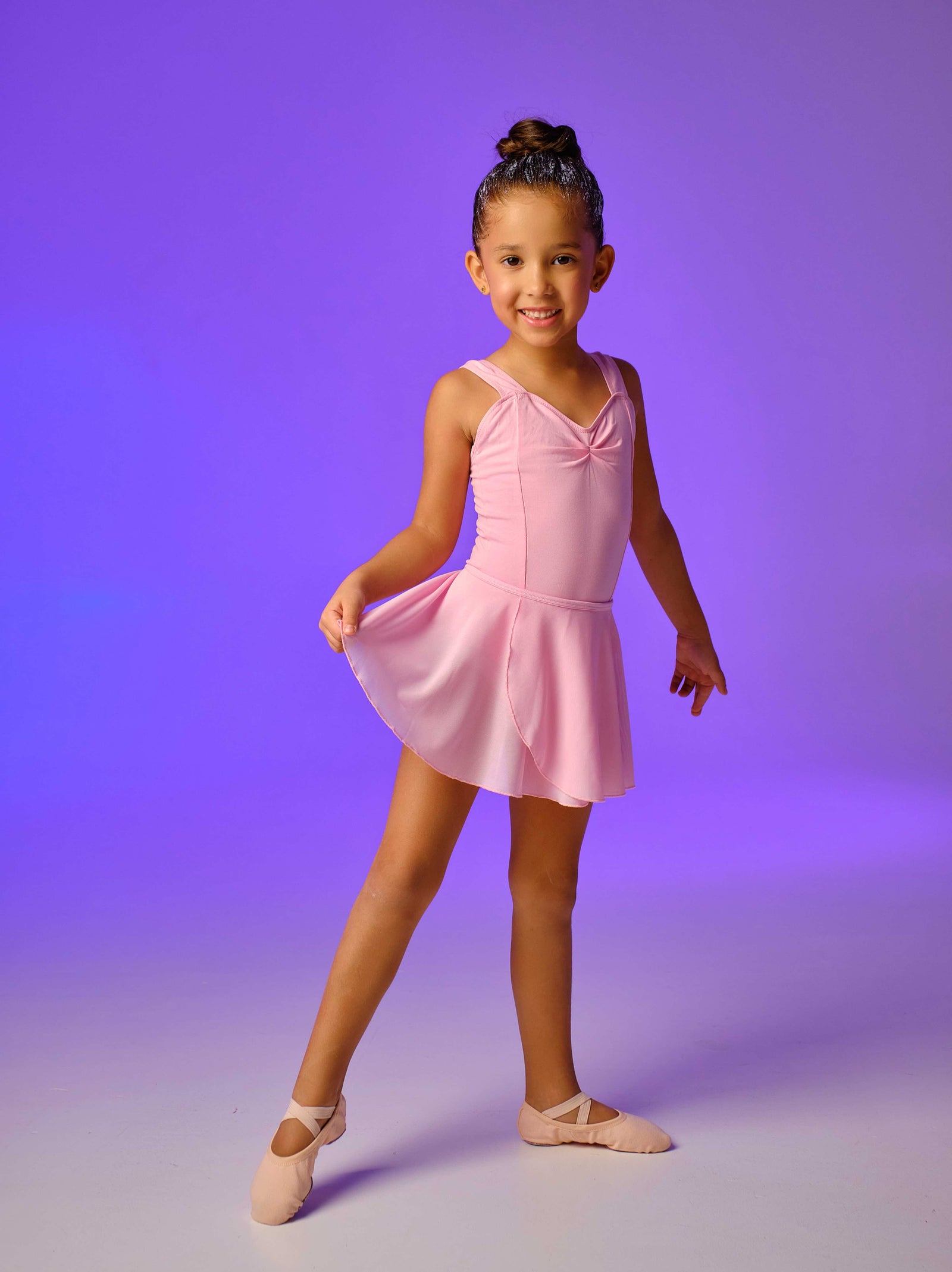 What are the 2 types of ballet shoes?